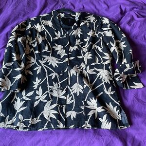 Black Button-Front Floral Print Blouse - Black & Cream